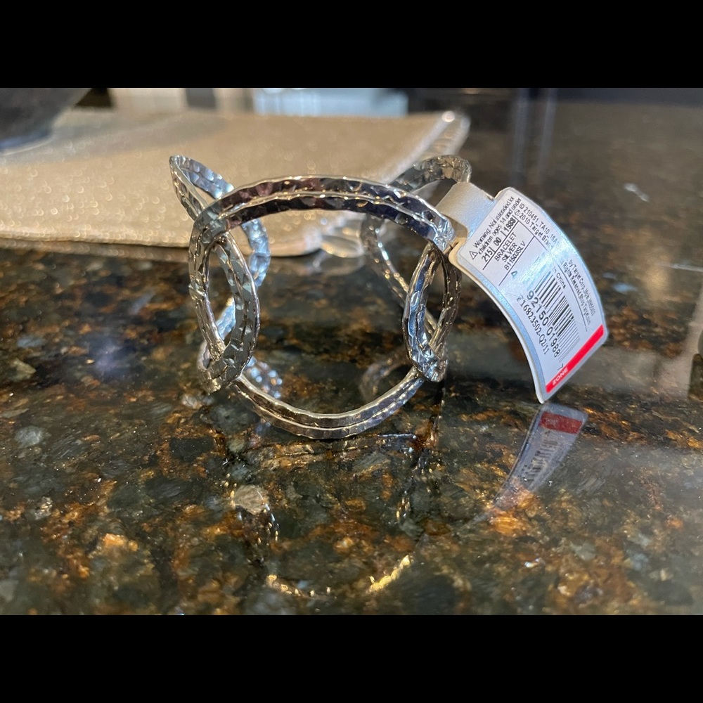 NWT!!! Circles cuff bracelet - Picture 2 of 3